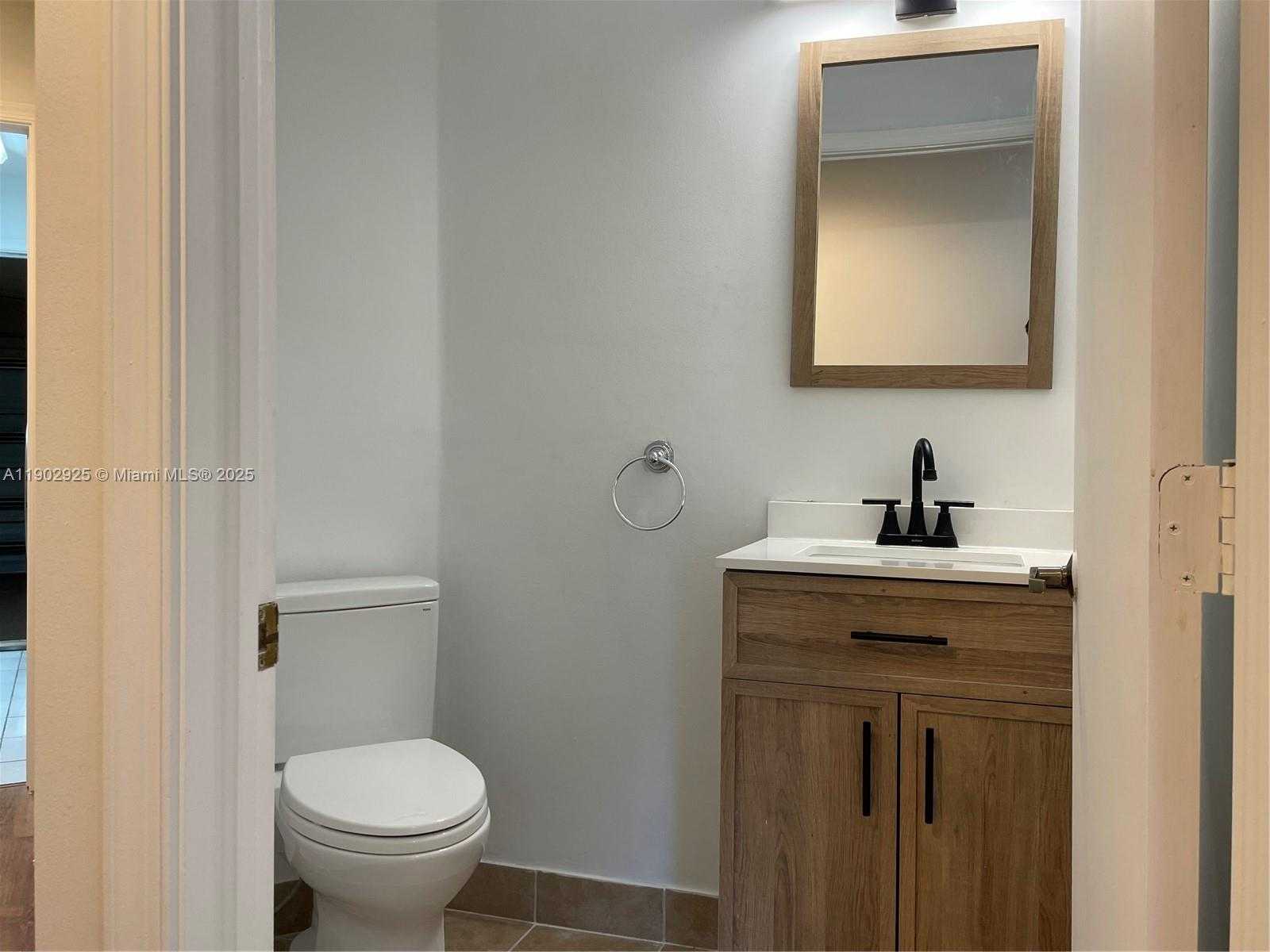 Small Image of 785 HERON RD #785, Weston Number 7