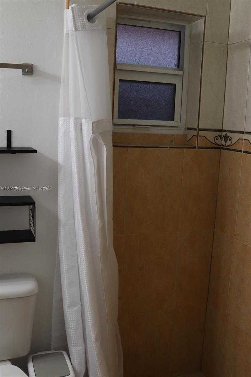 Small Image of 20022 NORTH WEST 58TH CT #1, Hialeah Number 10