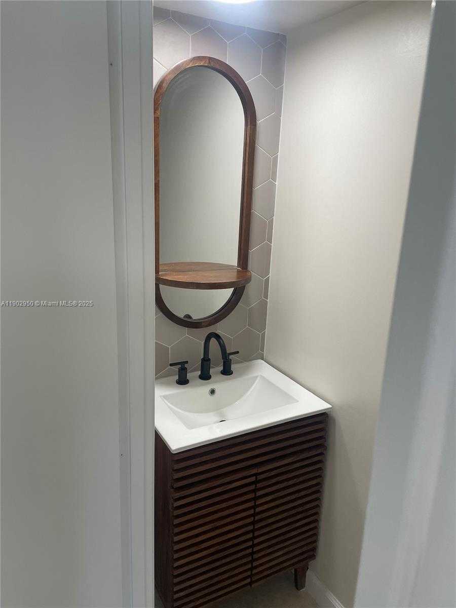 Small Image of 520 BRICKELL KEY DR #A1911, Miami Number 14