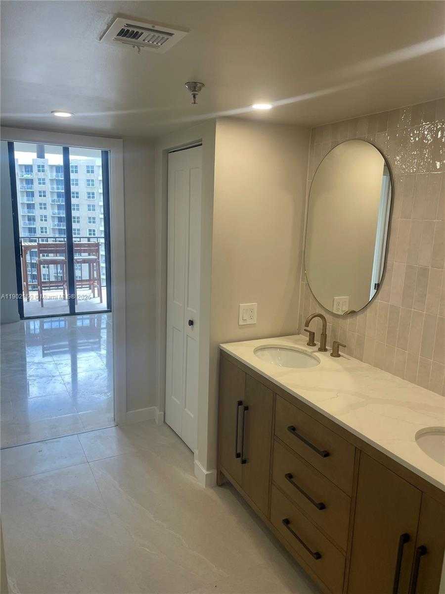 Small Image of 520 BRICKELL KEY DR #A1911, Miami Number 8