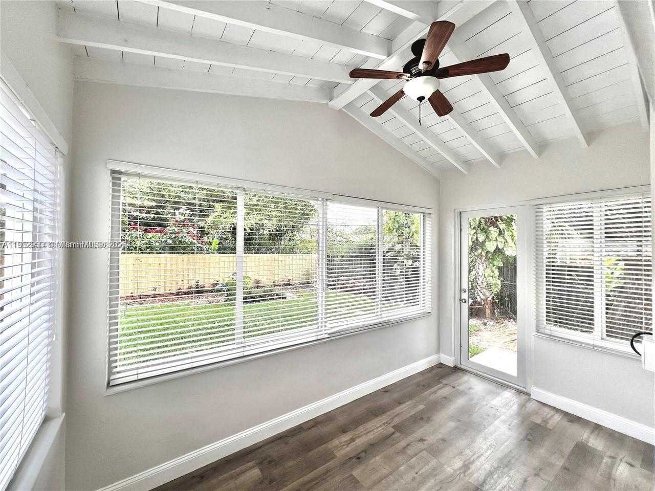 Small Image of 5924 SOUTH WEST 41ST ST, Miami Number 3