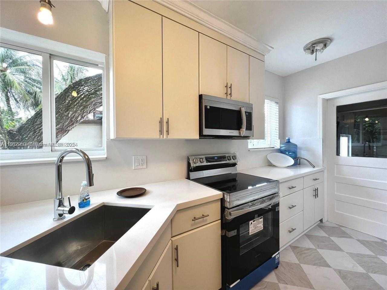 Small Image of 5924 SOUTH WEST 41ST ST, Miami Number 5