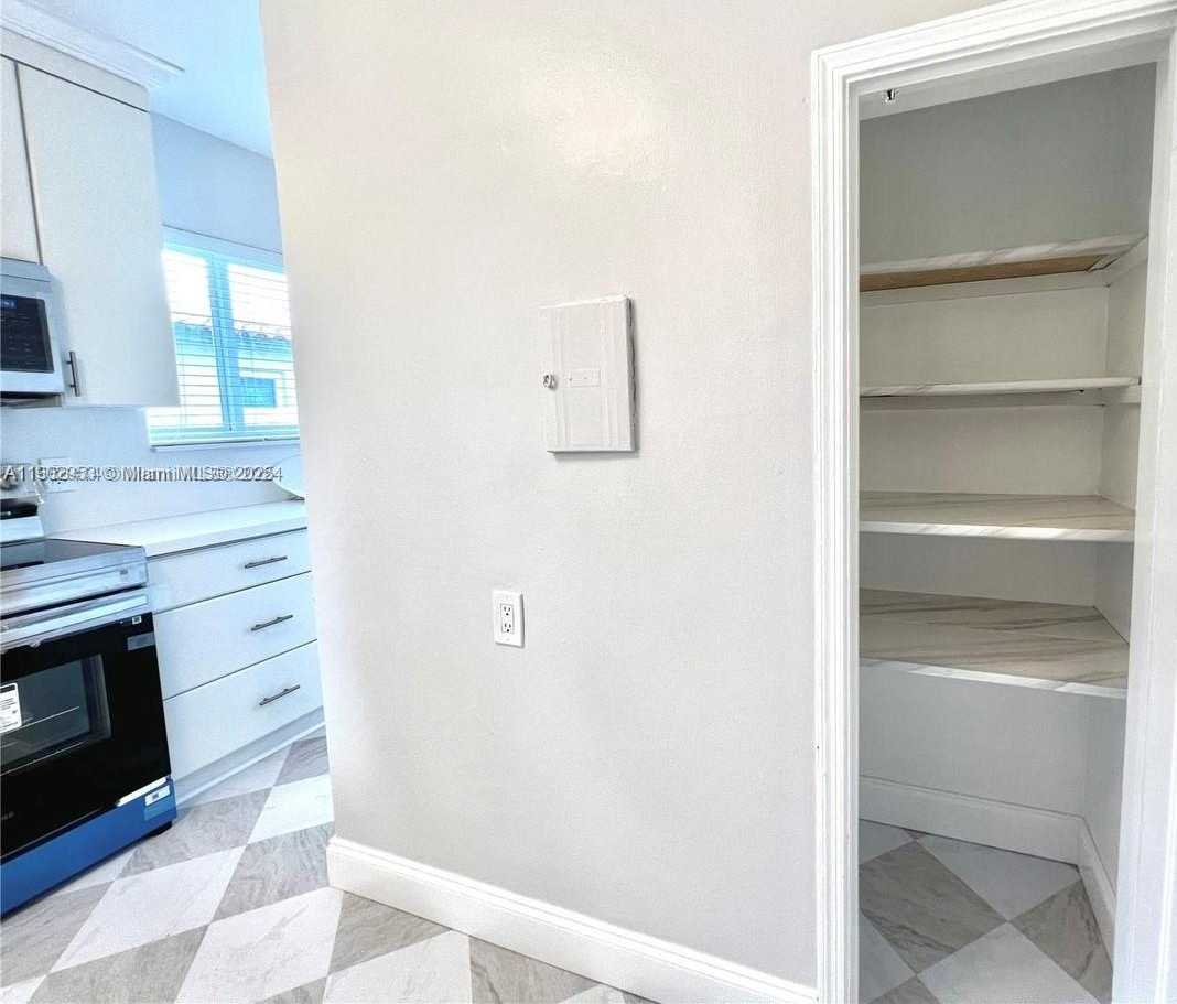 Small Image of 5924 SOUTH WEST 41ST ST, Miami Number 6