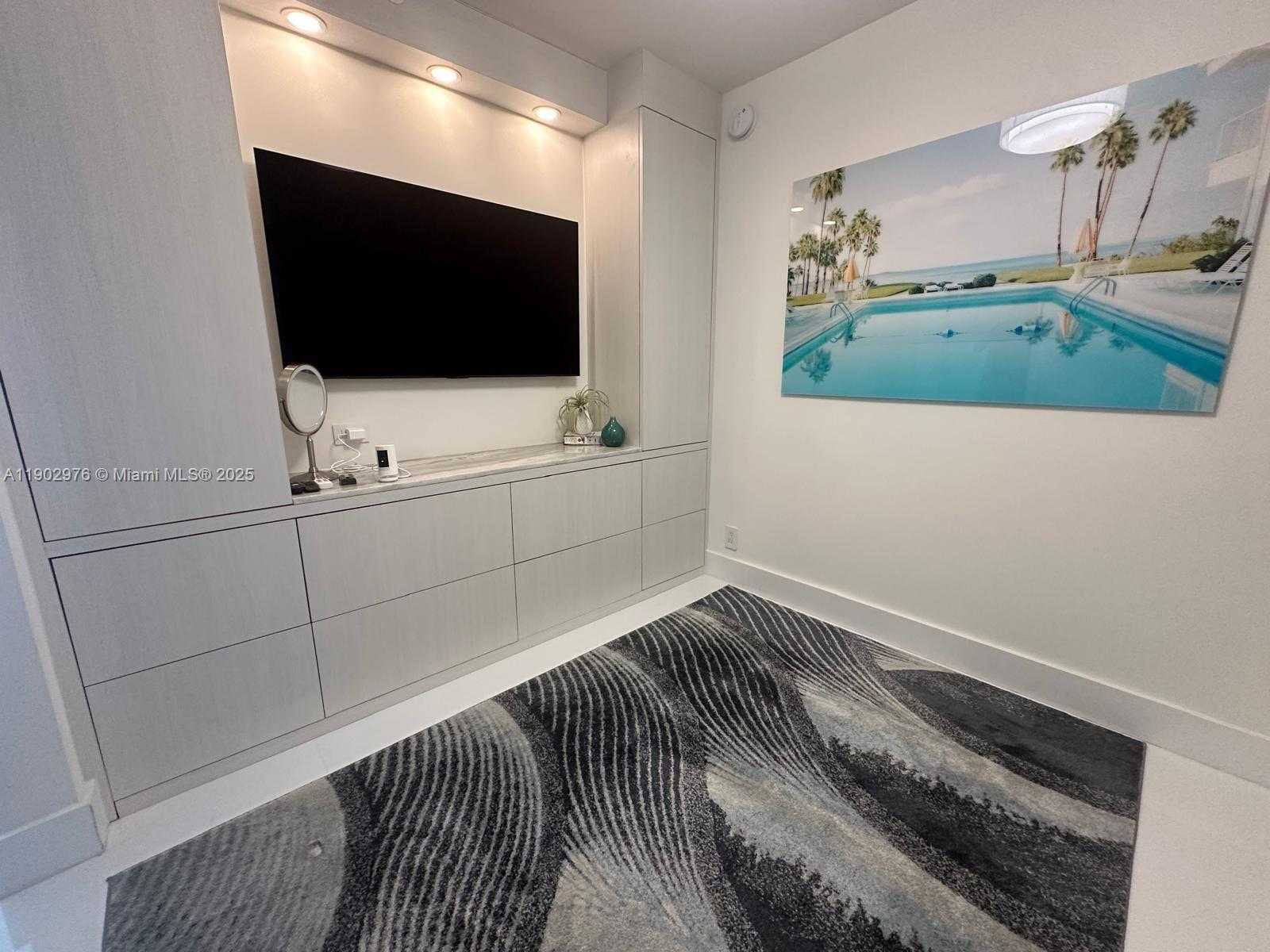 Small Image of 2555 COLLINS AVE #1907, Miami Beach Number 11