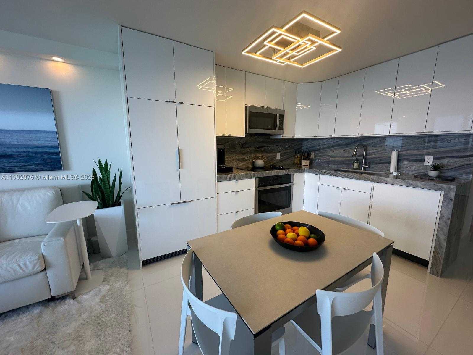 Small Image of 2555 COLLINS AVE #1907, Miami Beach Number 5