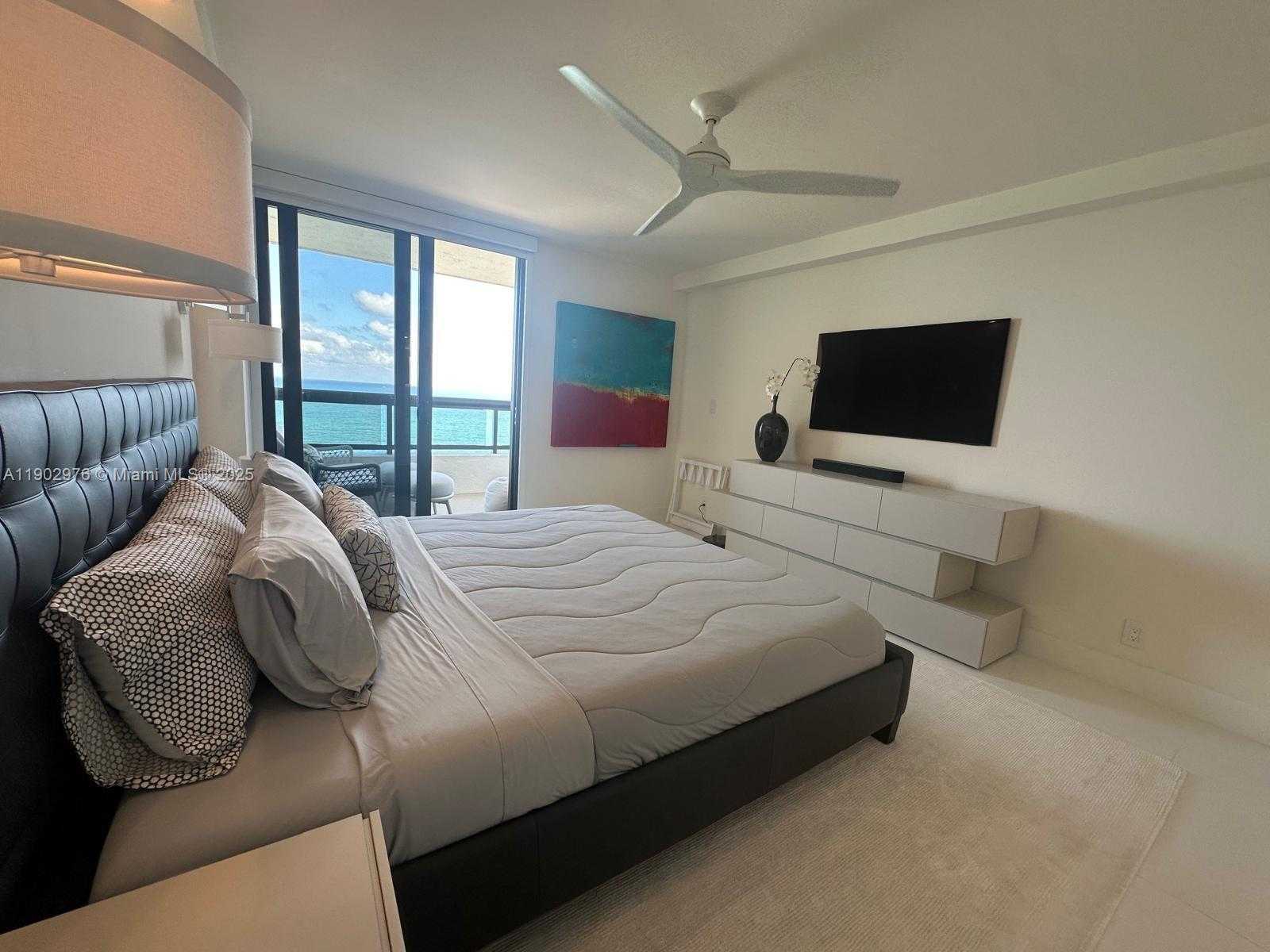 Small Image of 2555 COLLINS AVE #1907, Miami Beach Number 7