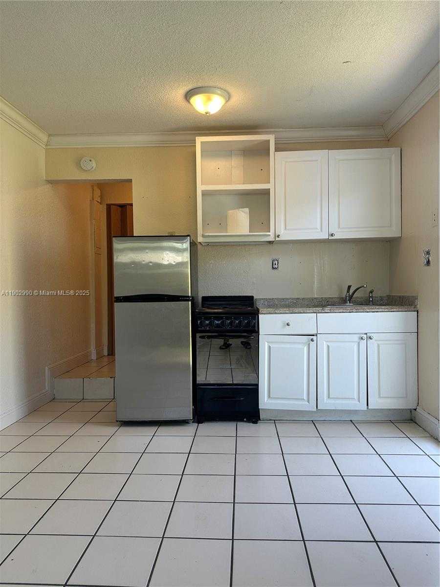 Small Image of 2446 JOHNSON ST #B, Hollywood Number 3