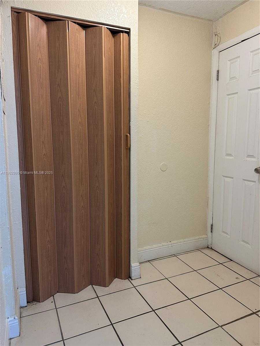 Small Image of 2446 JOHNSON ST #B, Hollywood Number 6