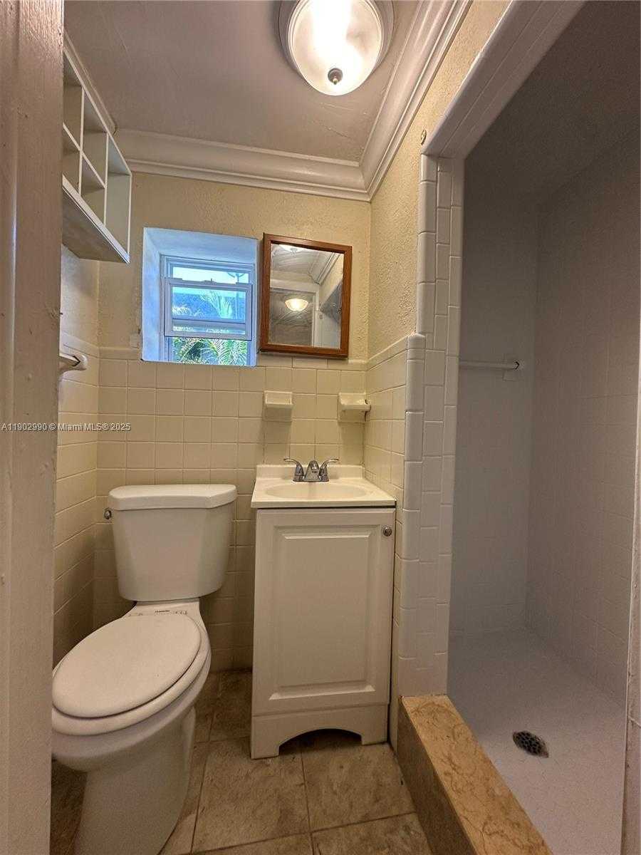 Small Image of 2446 JOHNSON ST #B, Hollywood Number 7