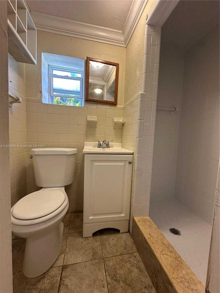 Small Image of 2446 JOHNSON ST #B, Hollywood Number 8