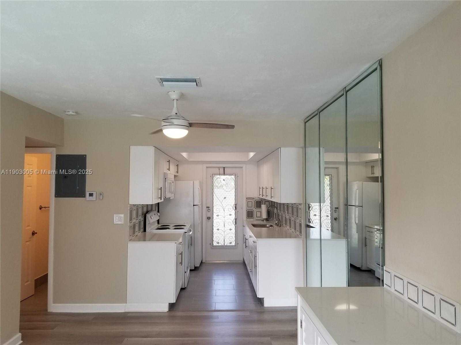 Small Image of 1005 SOUTH 17TH AVE #1, Hollywood Number 9