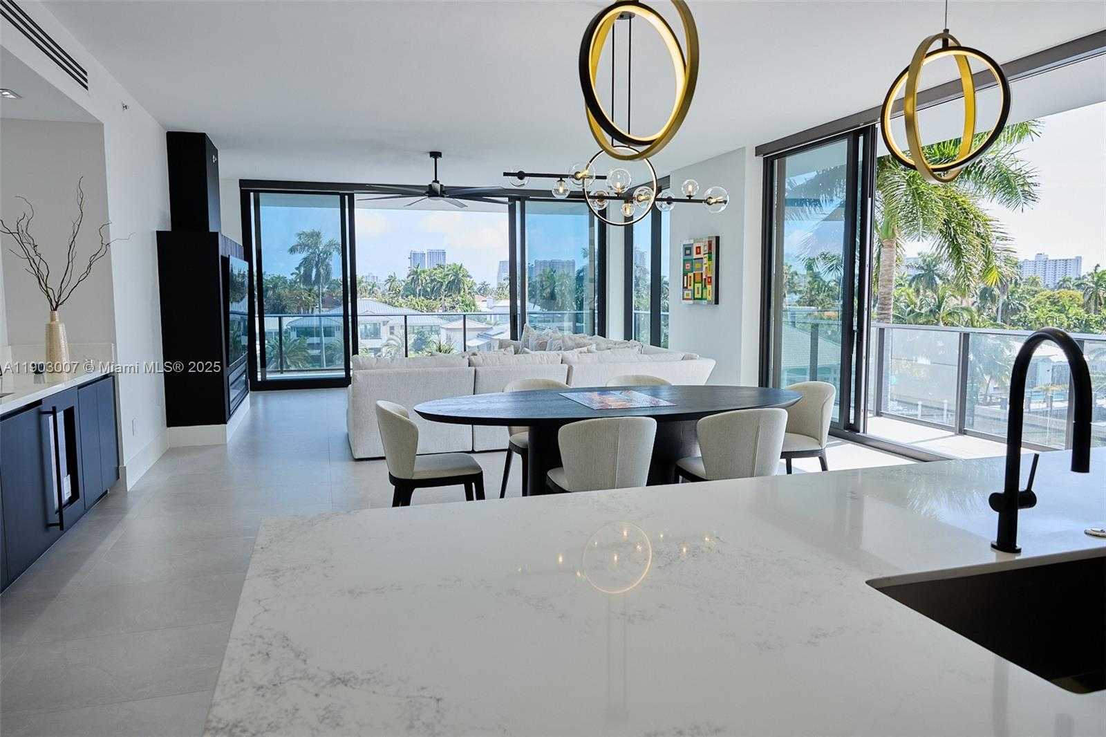 Imagen de Pequeño Objeto