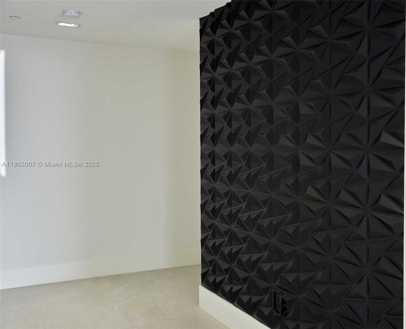 Imagen de Pequeño Objeto