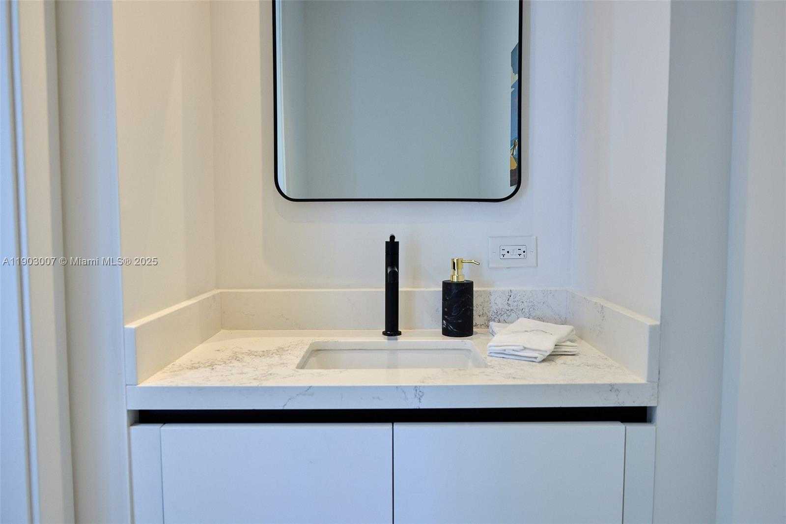 Imagen de Pequeño Objeto