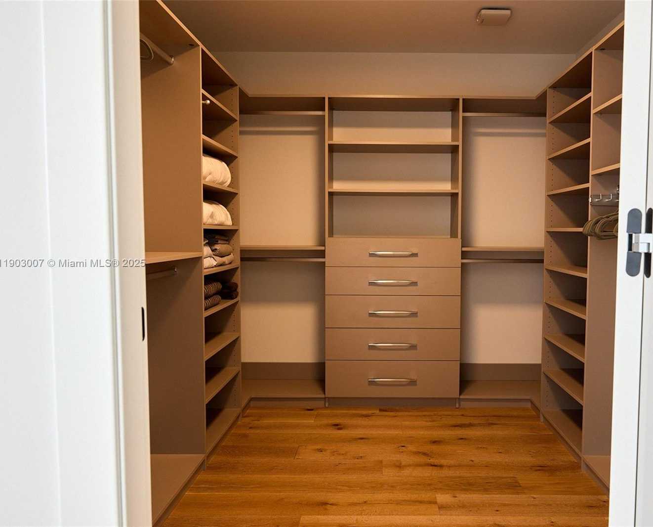 Imagen de Pequeño Objeto