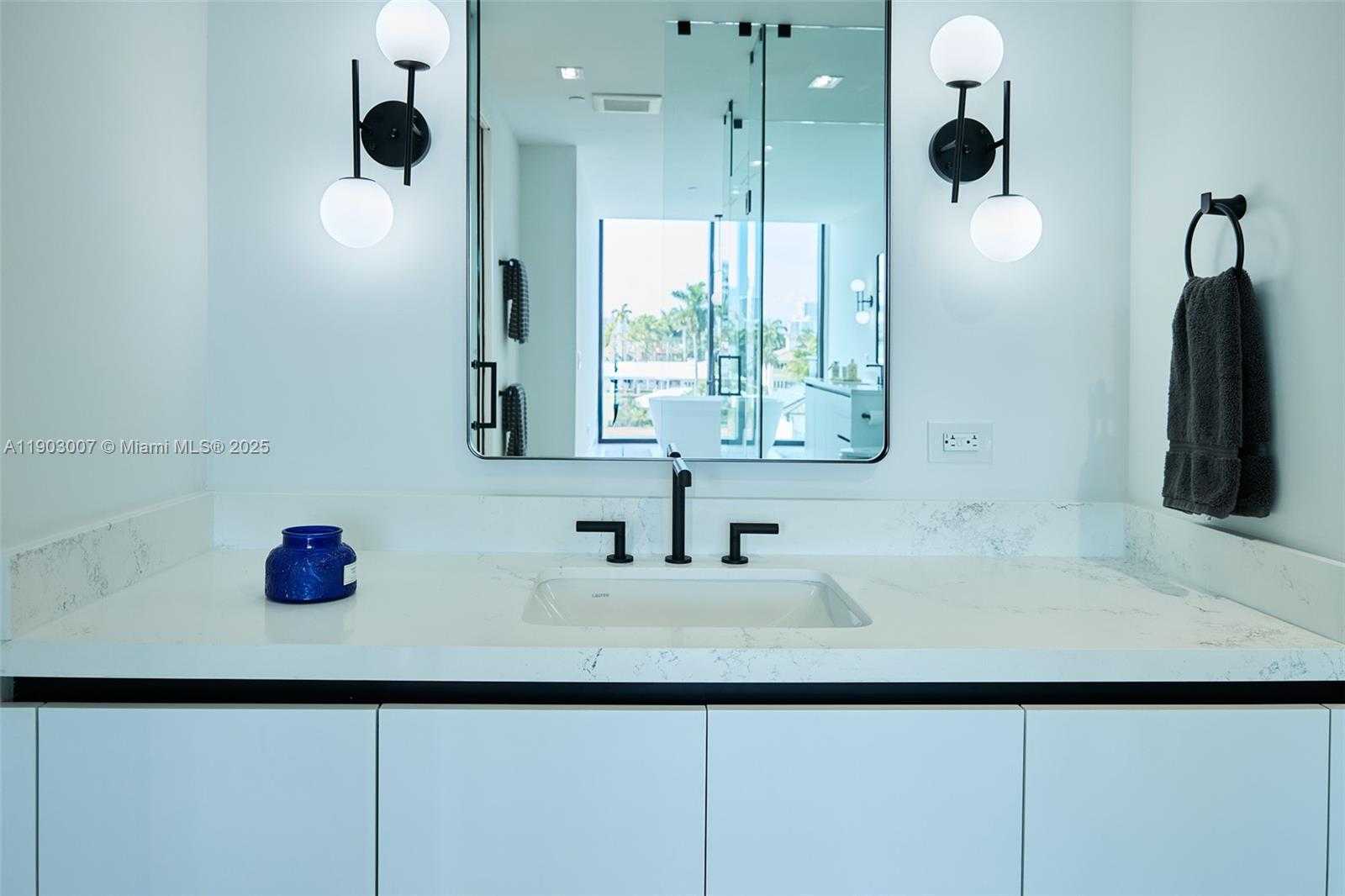 Imagen de Pequeño Objeto