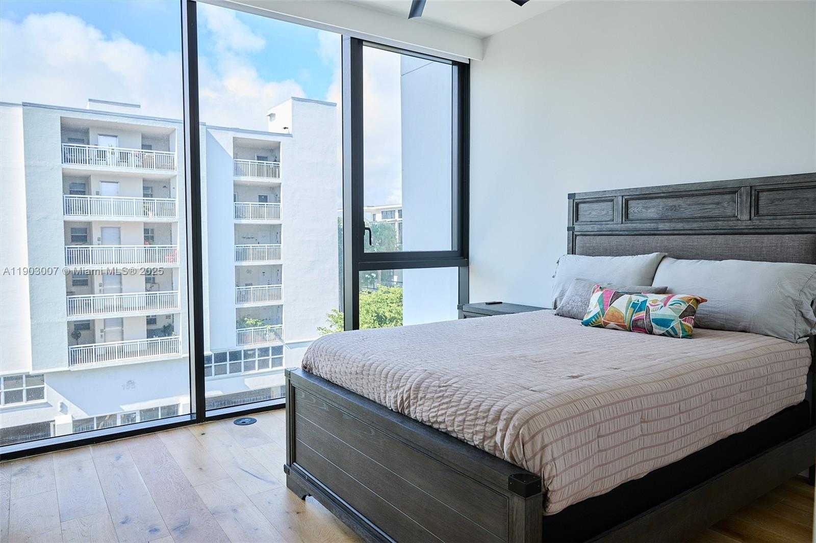 Imagen de Pequeño Objeto