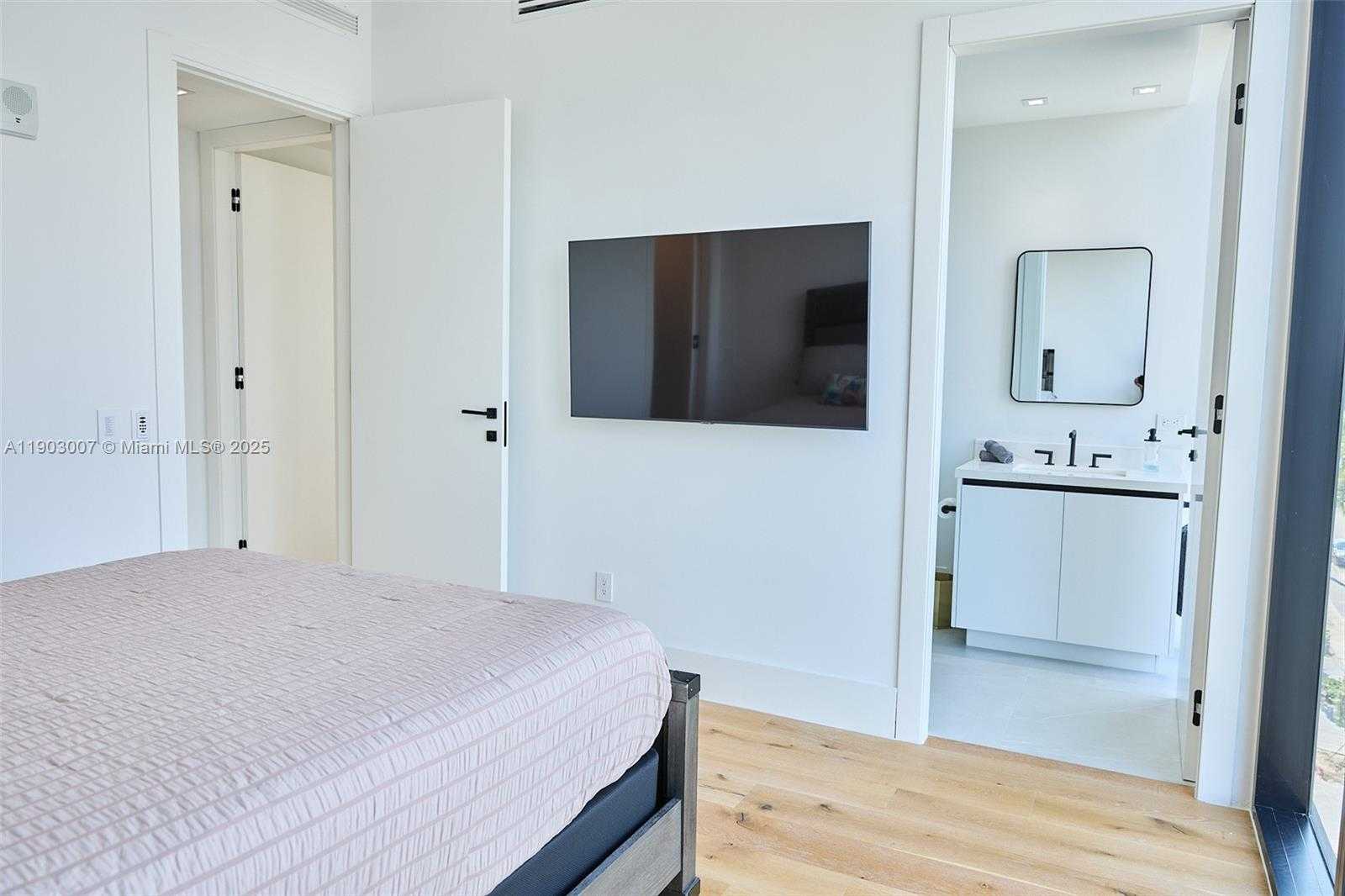 Imagen de Pequeño Objeto