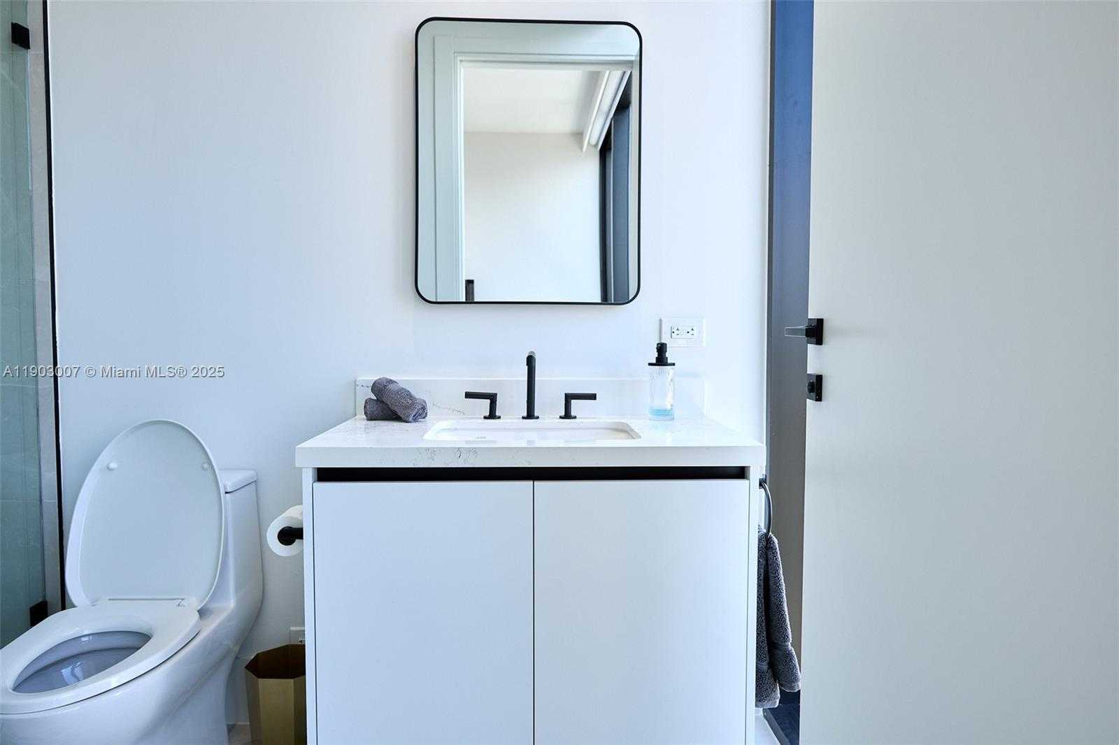 Imagen de Pequeño Objeto