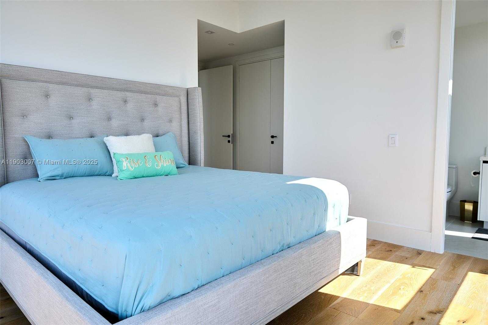 Imagen de Pequeño Objeto