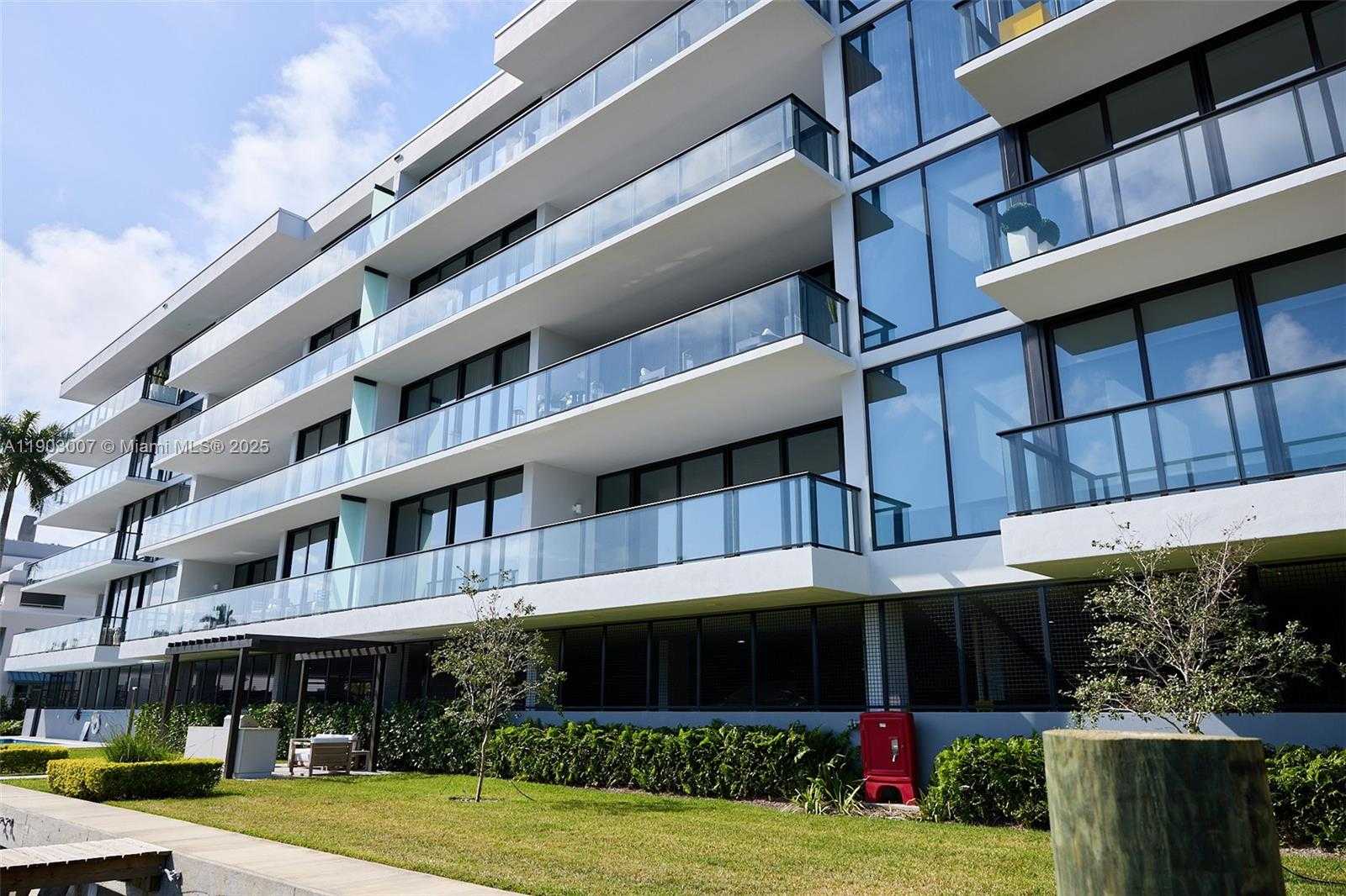 Imagen de Pequeño Objeto