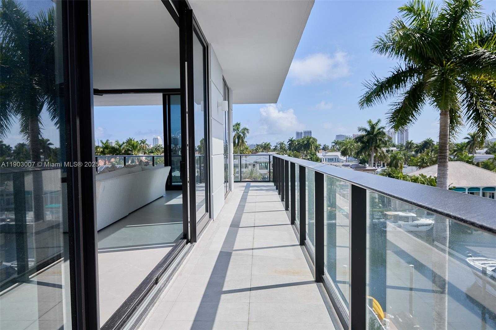 Imagen de Pequeño Objeto