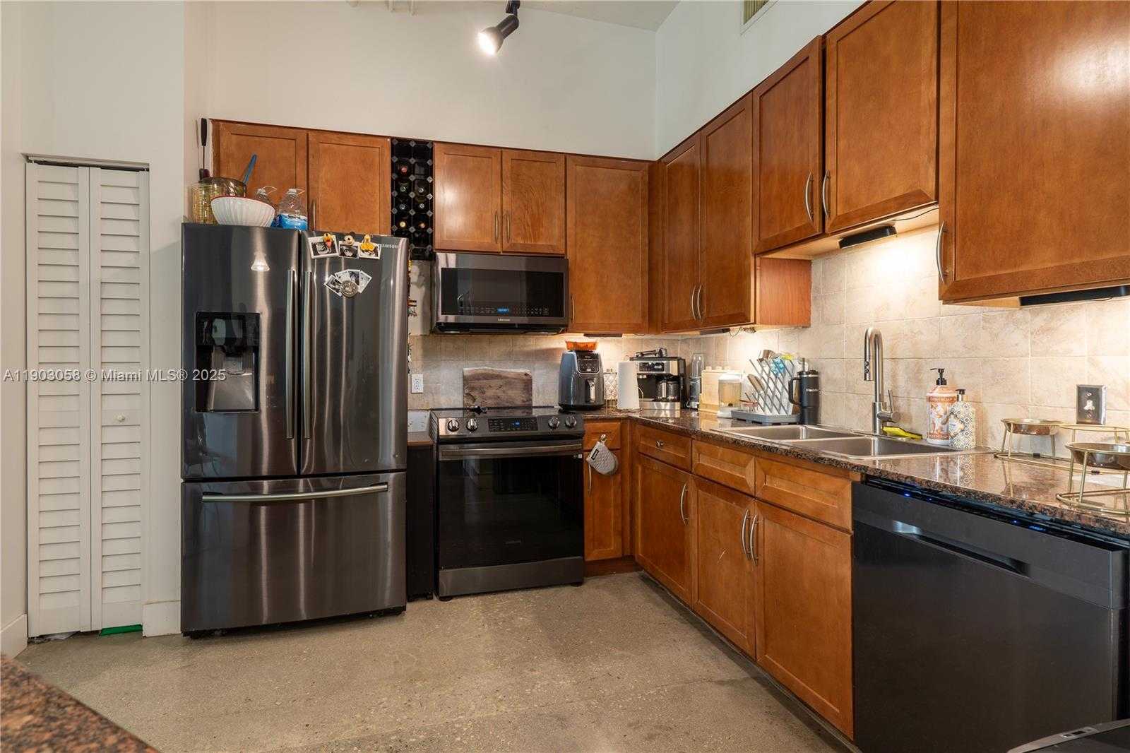 Small Image of 2001 BISCAYNE BLVD #2509, Miami Number 13