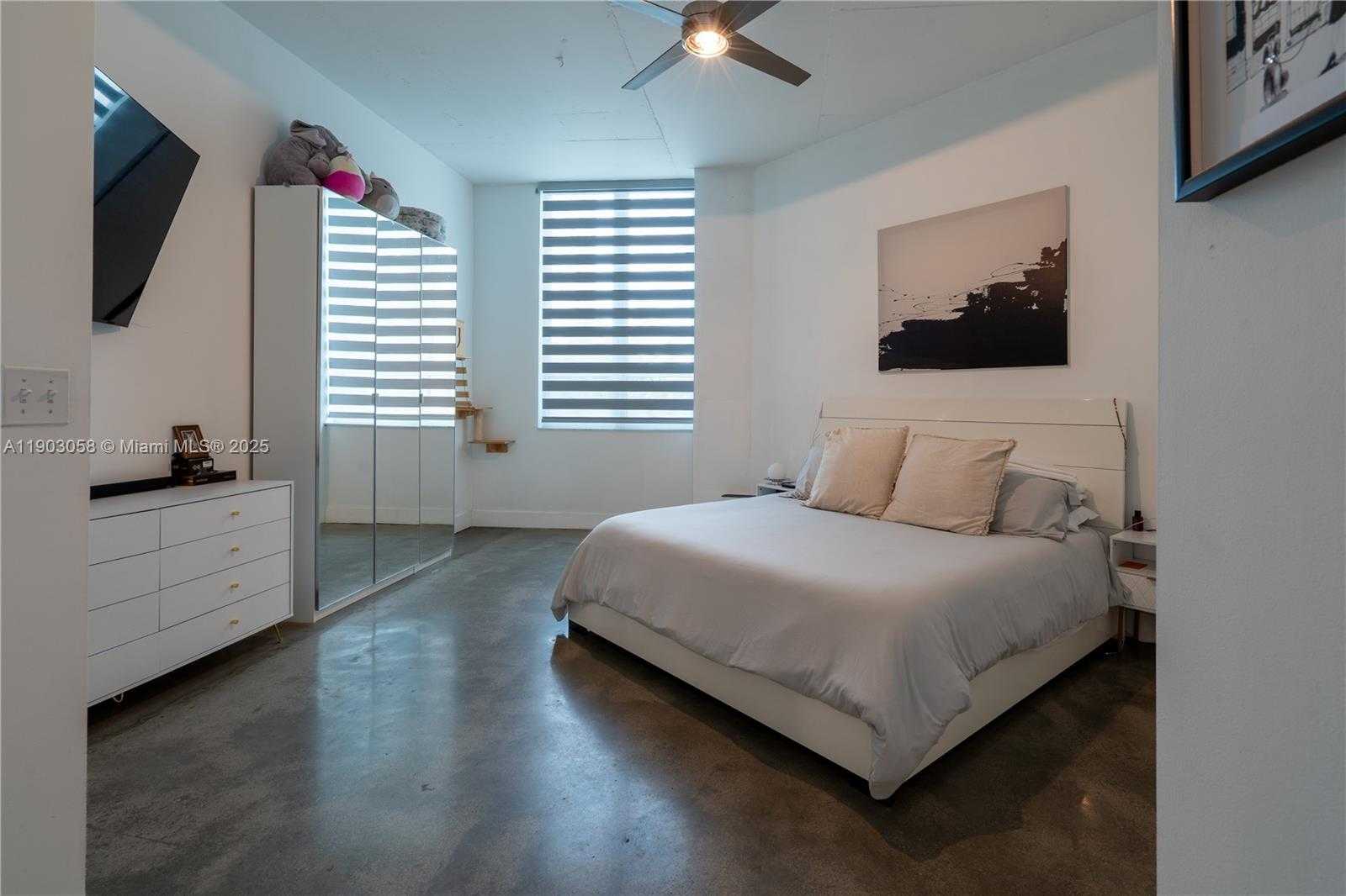 Small Image of 2001 BISCAYNE BLVD #2509, Miami Number 18