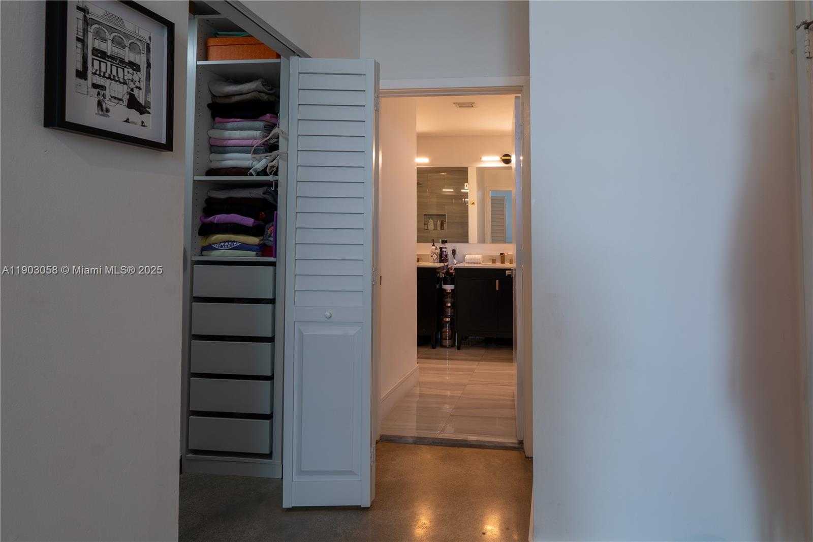 Small Image of 2001 BISCAYNE BLVD #2509, Miami Number 19