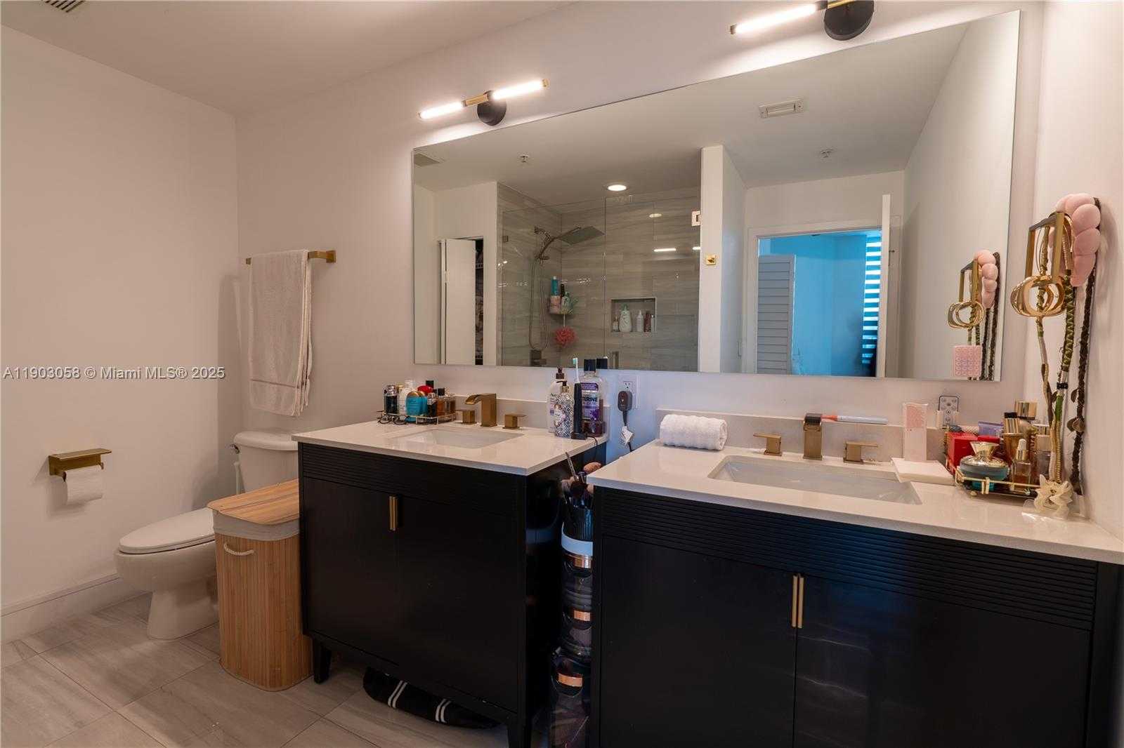 Small Image of 2001 BISCAYNE BLVD #2509, Miami Number 21