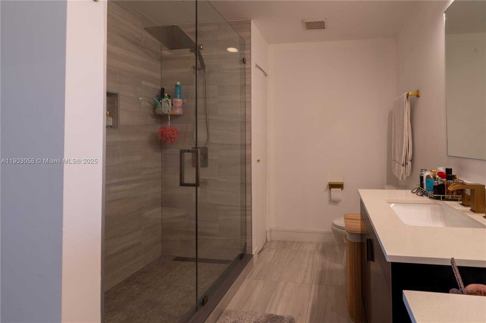 Small Image of 2001 BISCAYNE BLVD #2509, Miami Number 22