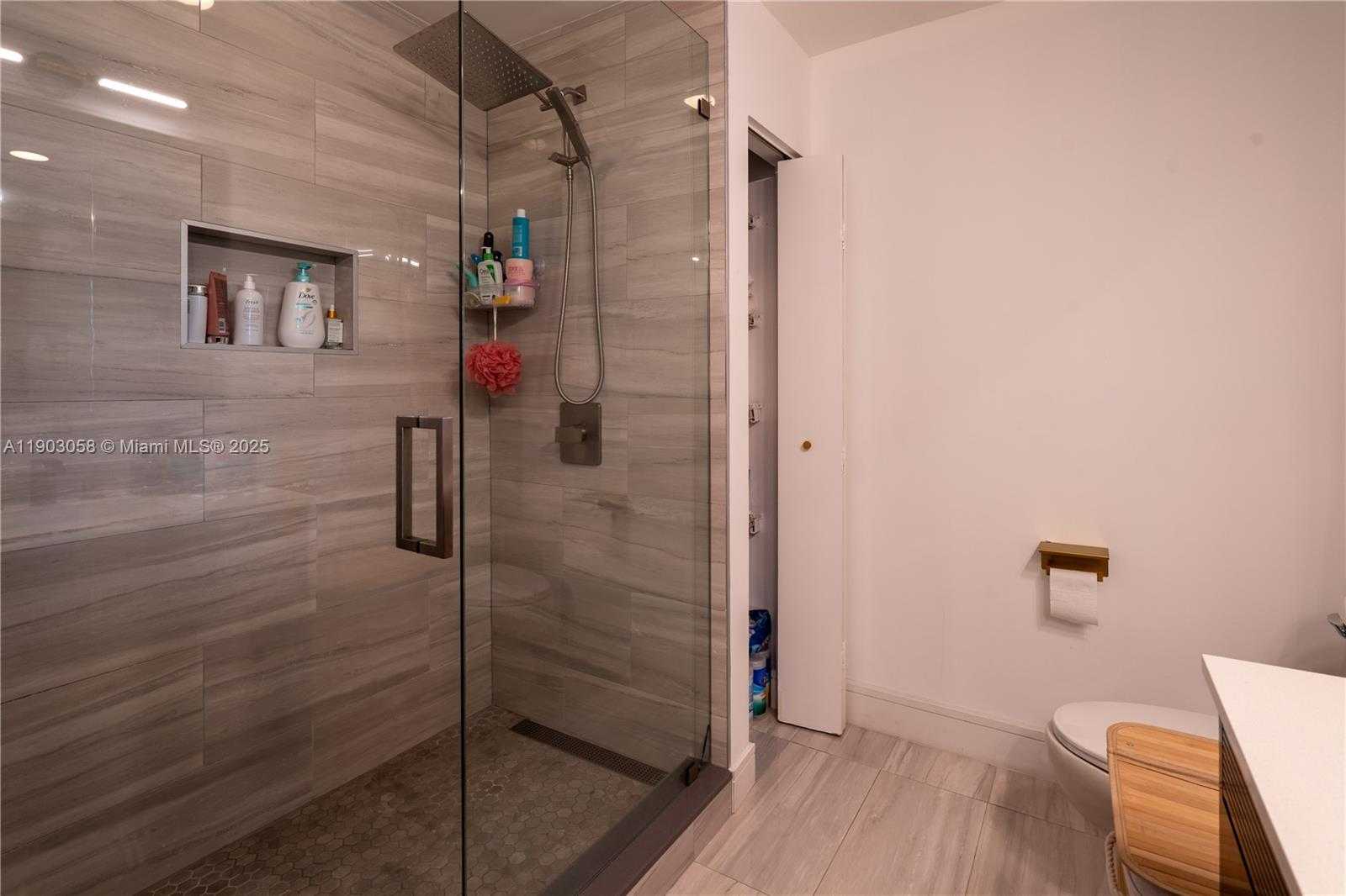 Small Image of 2001 BISCAYNE BLVD #2509, Miami Number 23