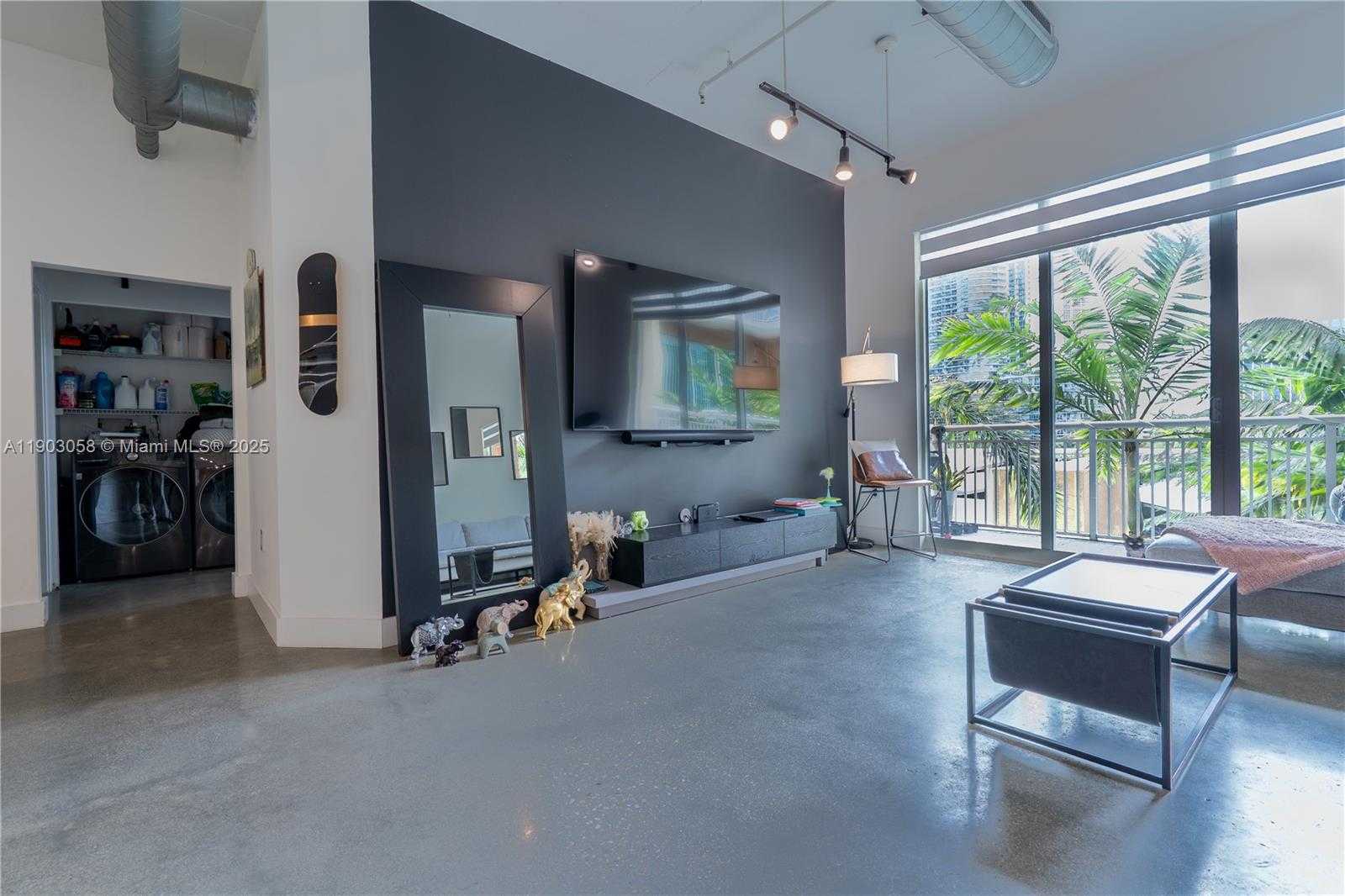 Small Image of 2001 BISCAYNE BLVD #2509, Miami Number 4