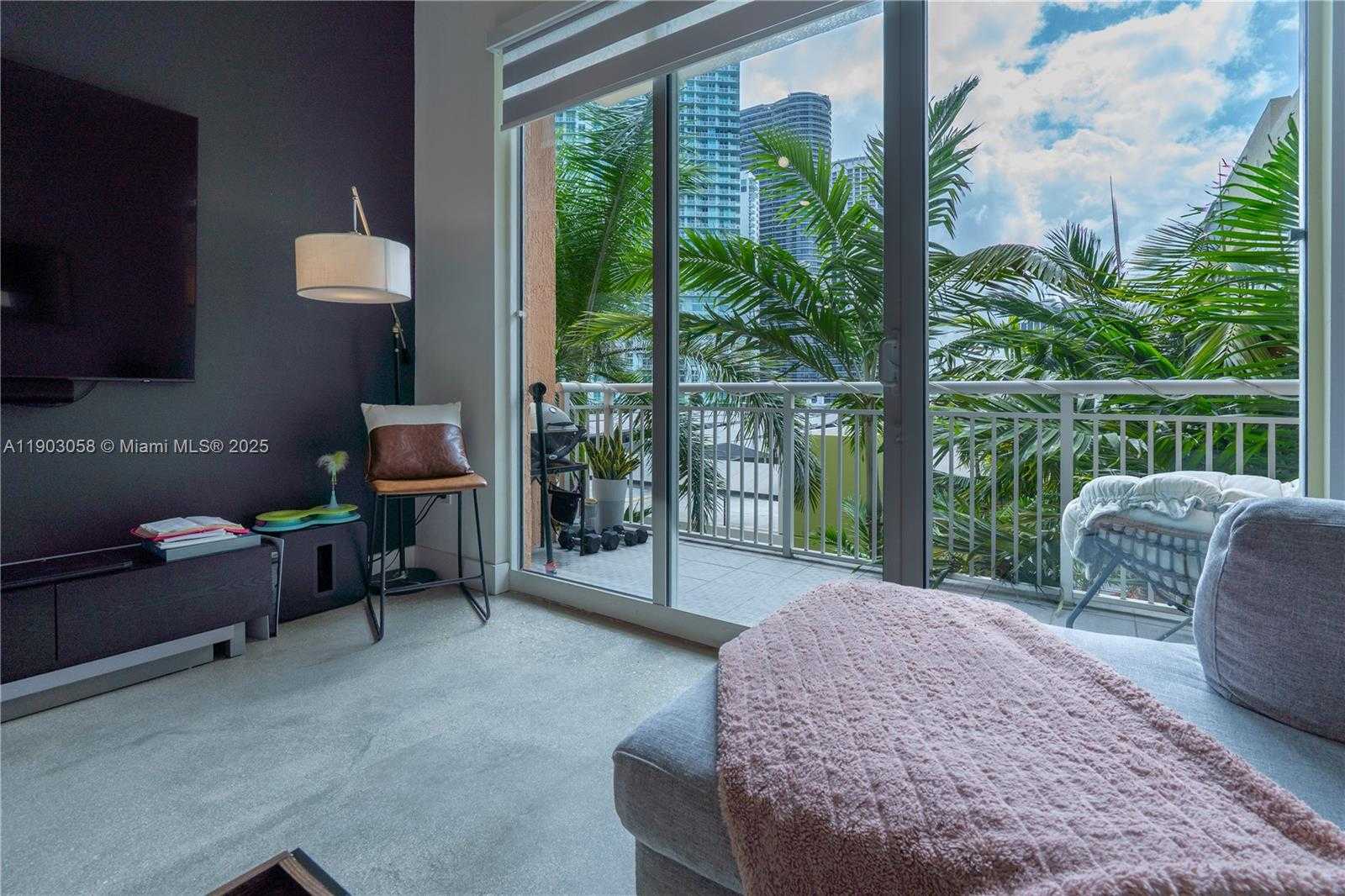 Small Image of 2001 BISCAYNE BLVD #2509, Miami Number 6