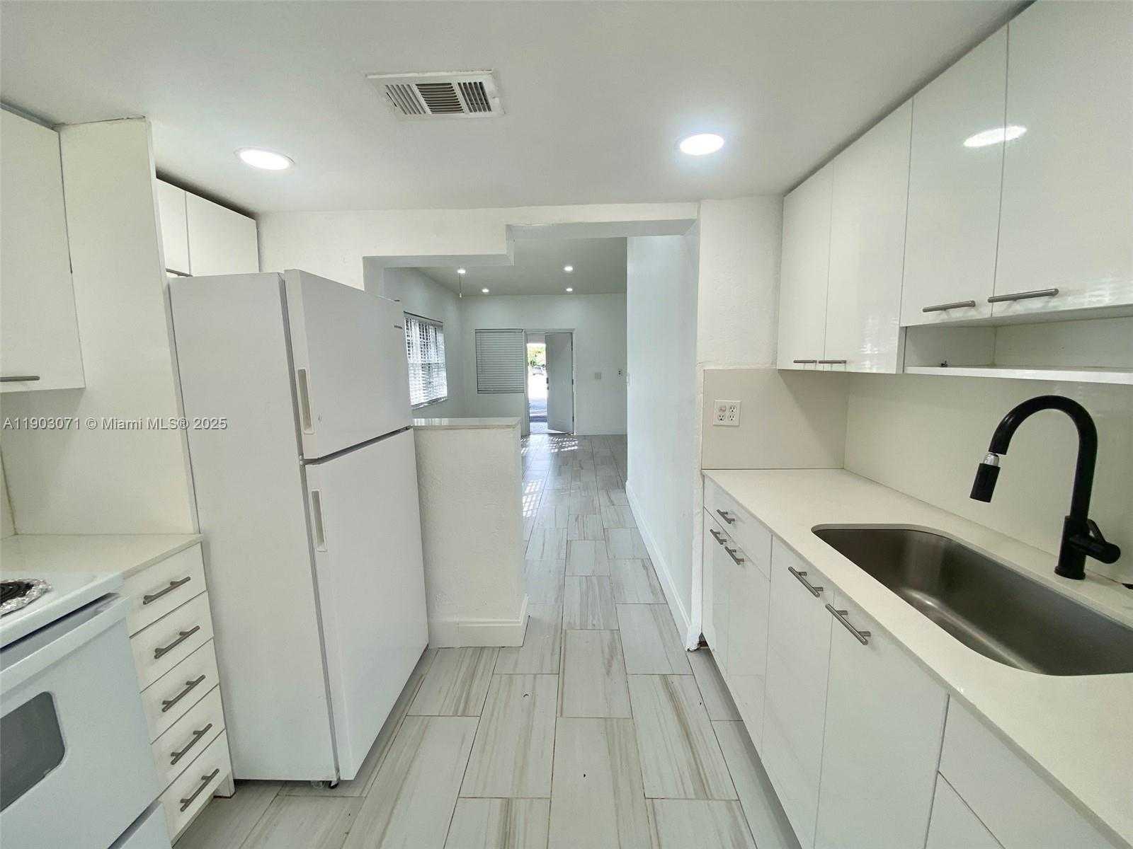Small Image of 2024 NORTH EAST 183RD ST, North Miami Beach Number 11