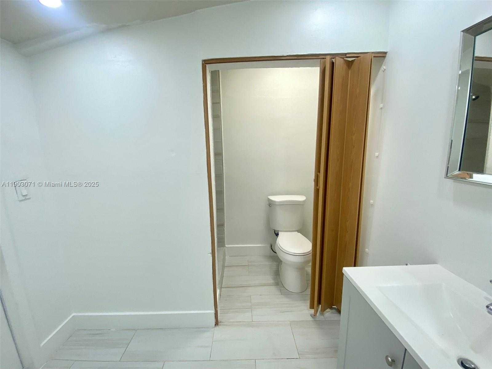 Small Image of 2024 NORTH EAST 183RD ST, North Miami Beach Number 16