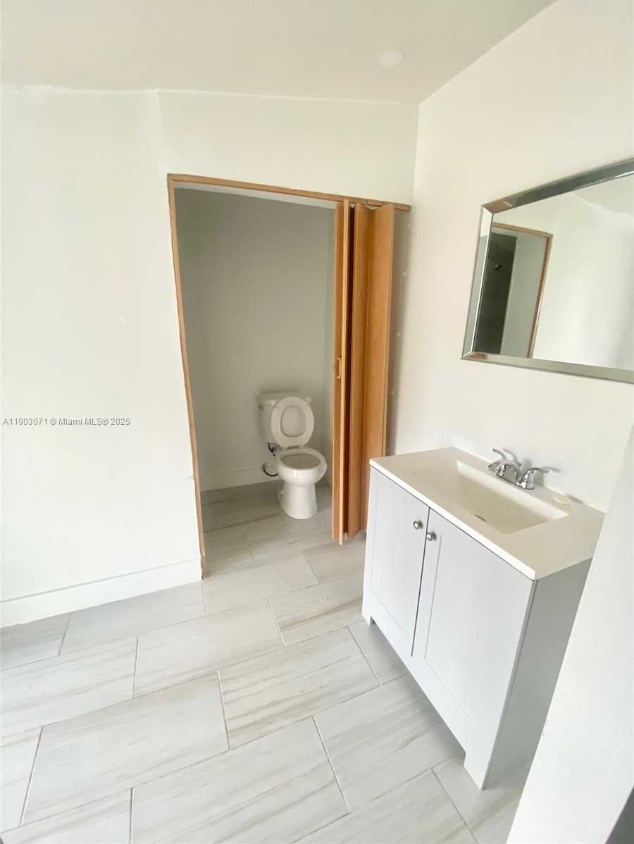 Small Image of 2024 NORTH EAST 183RD ST, North Miami Beach Number 17