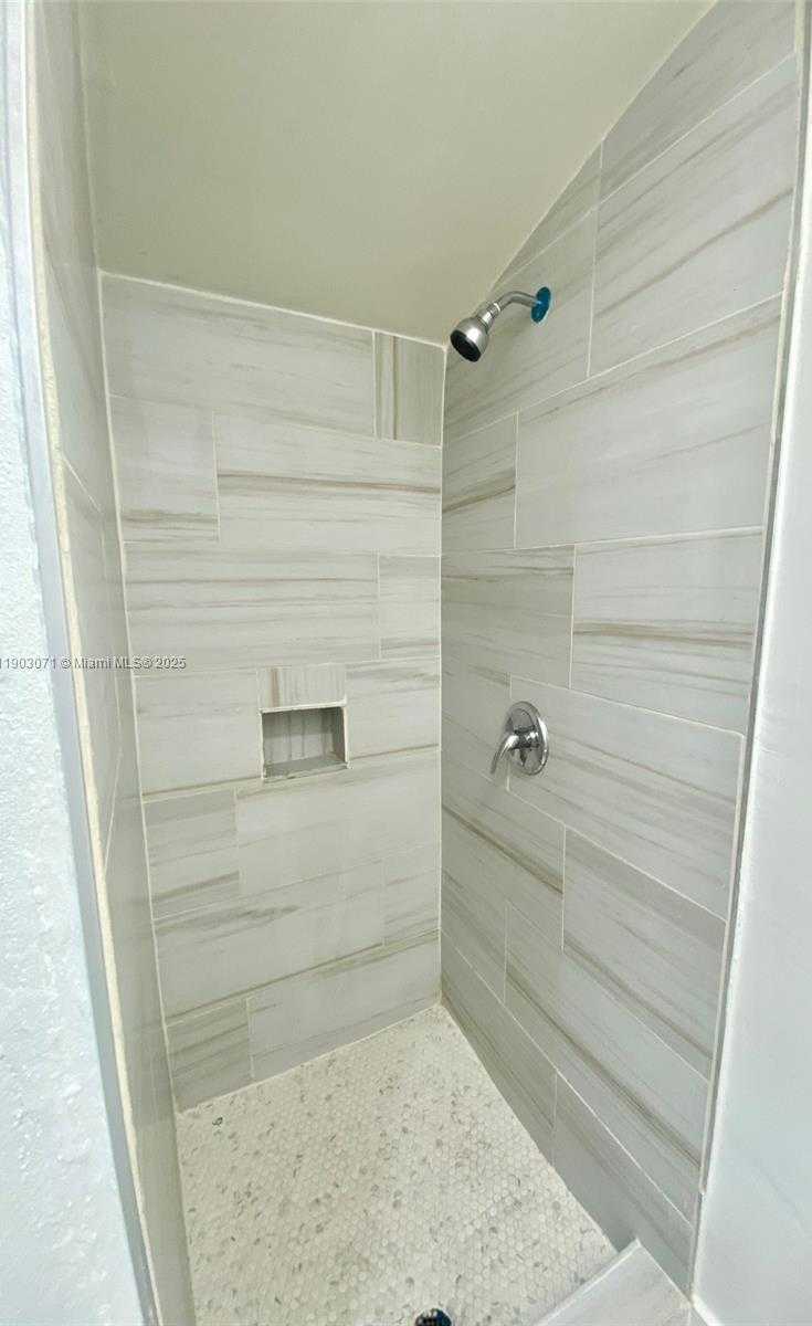 Small Image of 2024 NORTH EAST 183RD ST, North Miami Beach Number 19