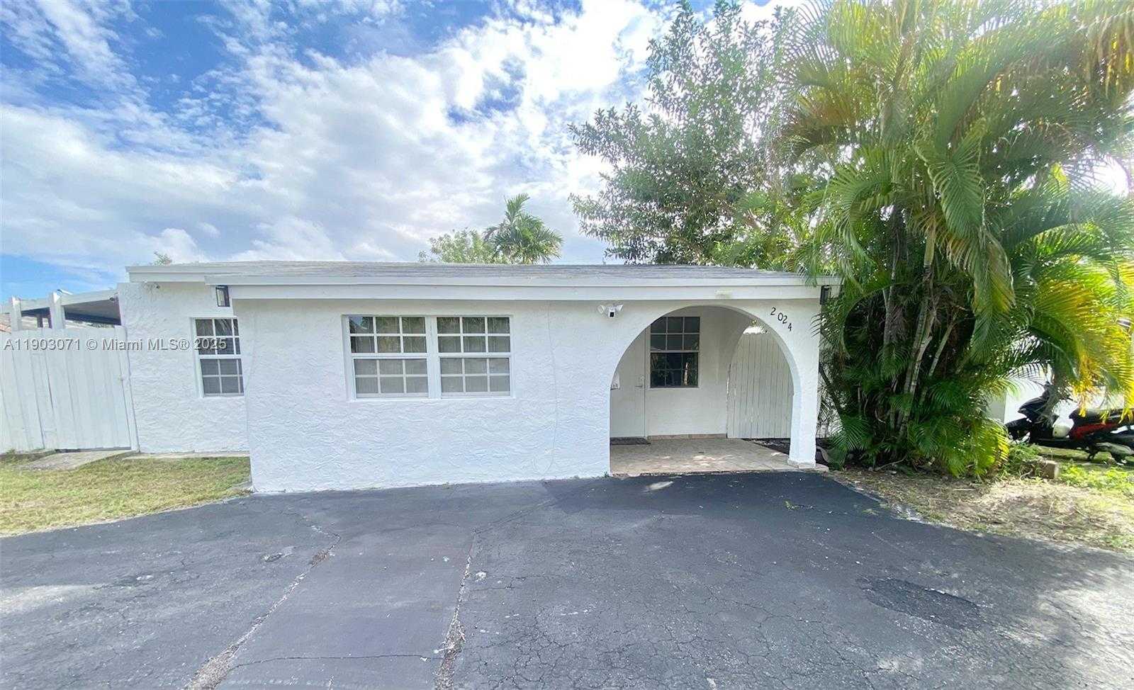 Small Image of 2024 NORTH EAST 183RD ST, North Miami Beach Number 21