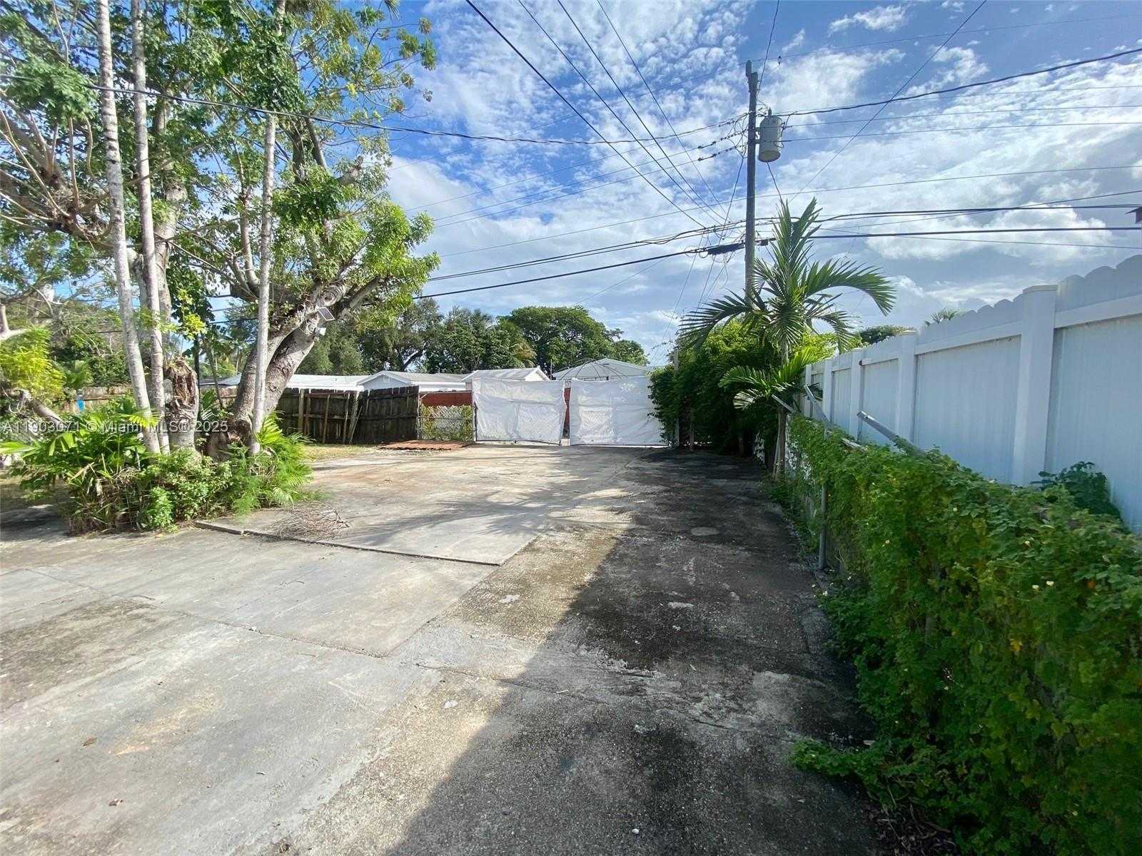 Small Image of 2024 NORTH EAST 183RD ST, North Miami Beach Number 23