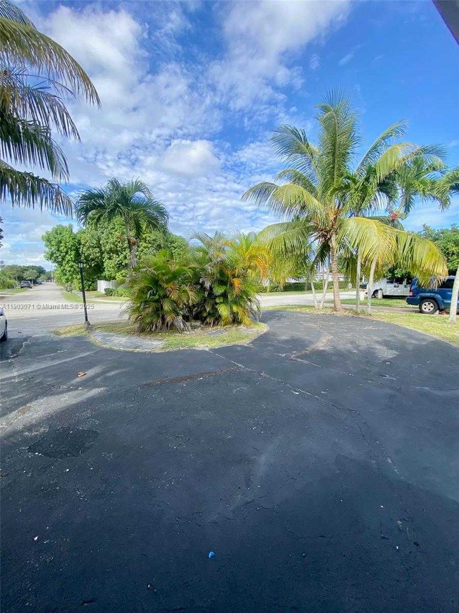 Small Image of 2024 NORTH EAST 183RD ST, North Miami Beach Number 24