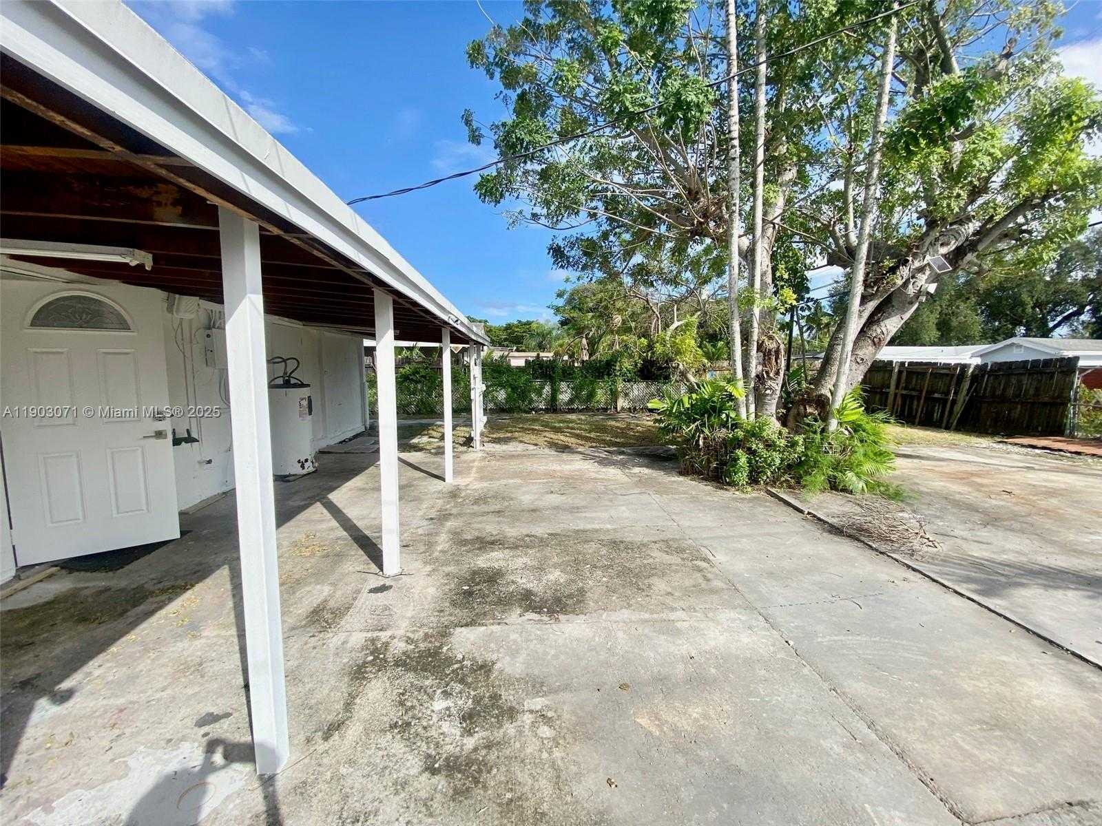 Small Image of 2024 NORTH EAST 183RD ST, North Miami Beach Number 25