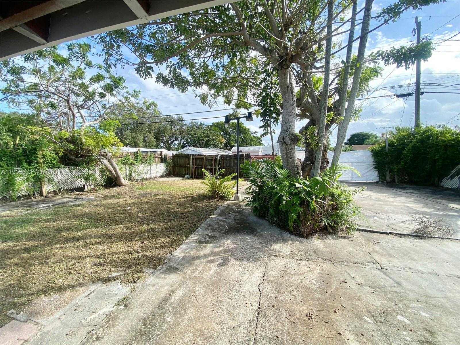 Small Image of 2024 NORTH EAST 183RD ST, North Miami Beach Number 26