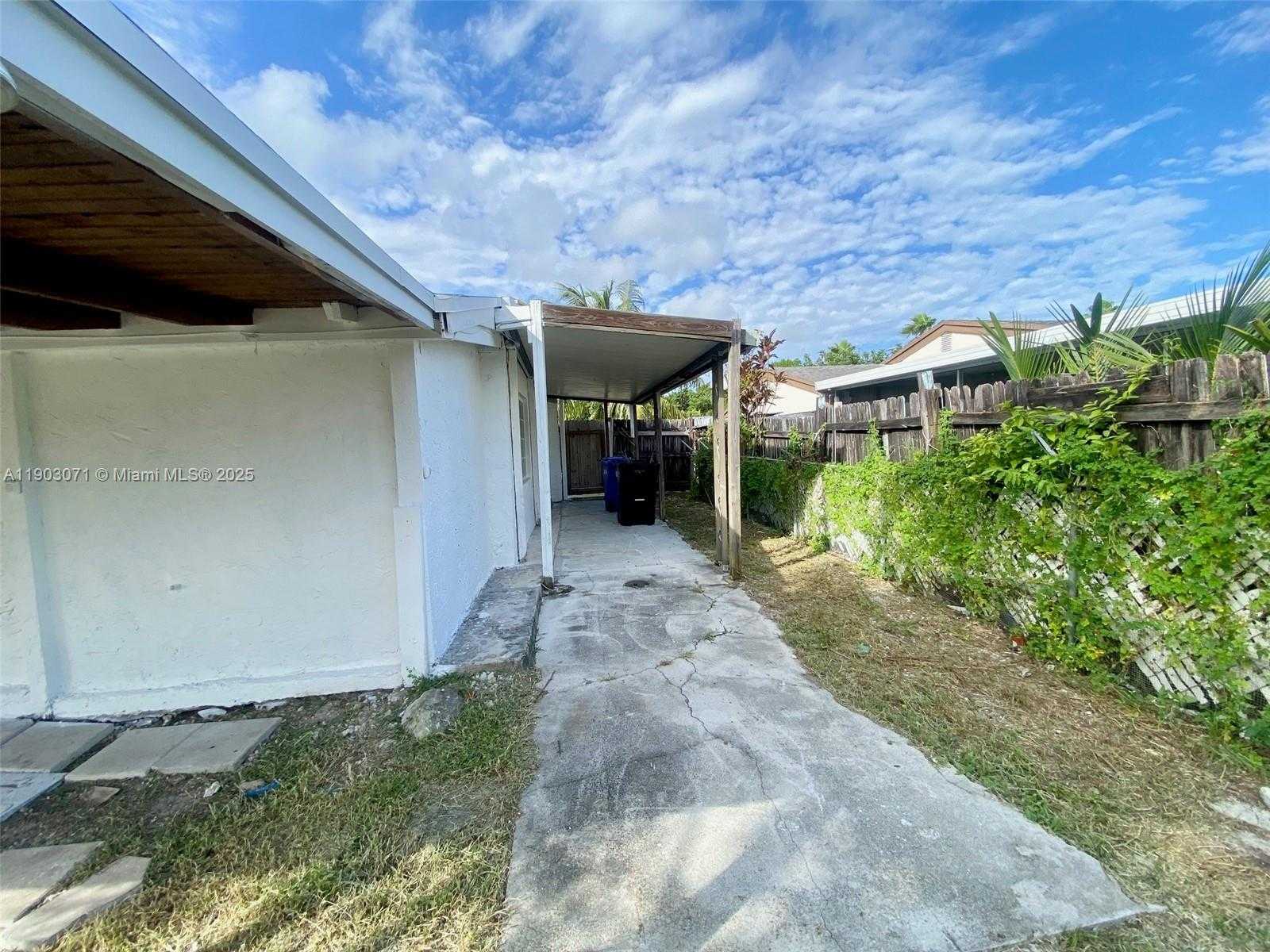 Small Image of 2024 NORTH EAST 183RD ST, North Miami Beach Number 28