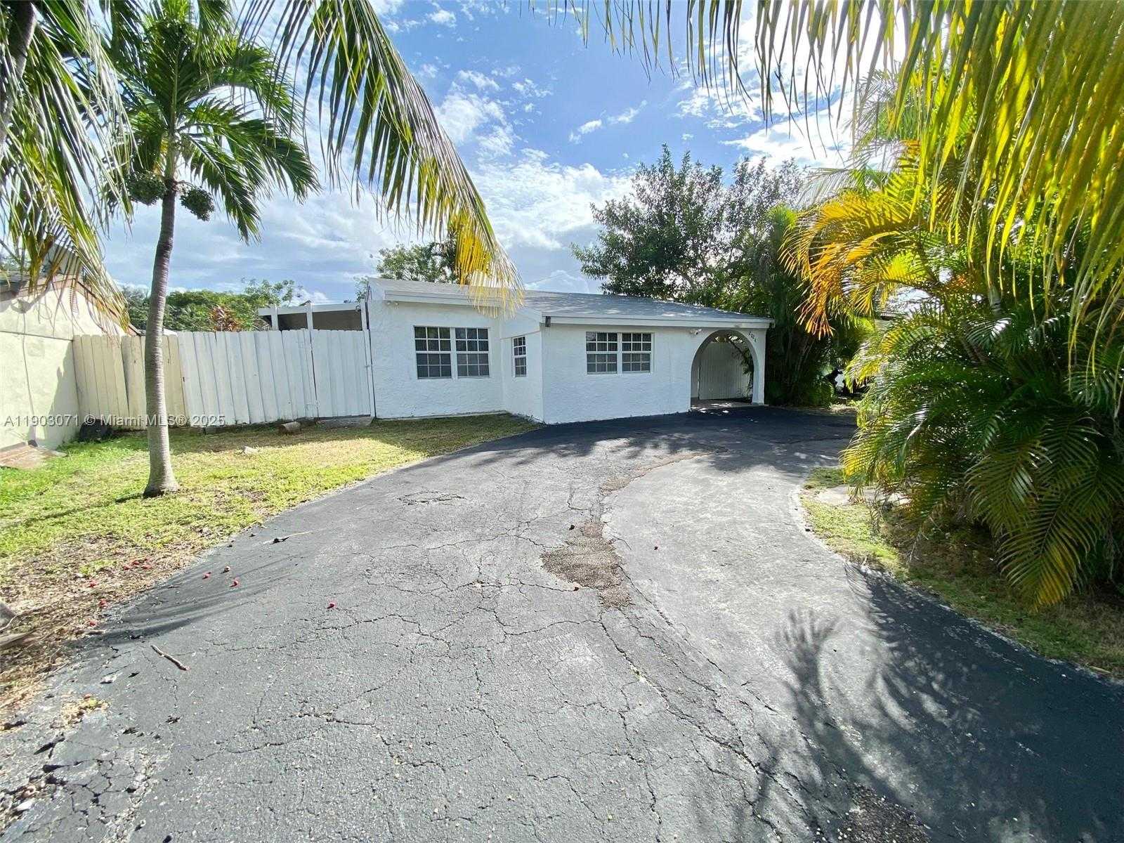 Small Image of 2024 NORTH EAST 183RD ST, North Miami Beach Number 29
