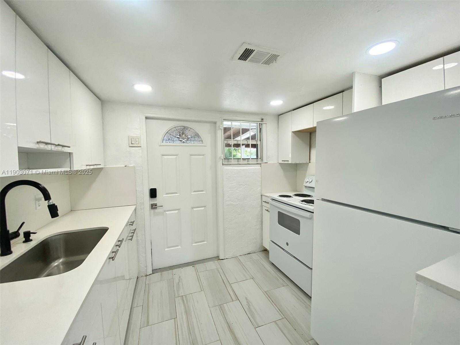 Small Image of 2024 NORTH EAST 183RD ST, North Miami Beach Number 7