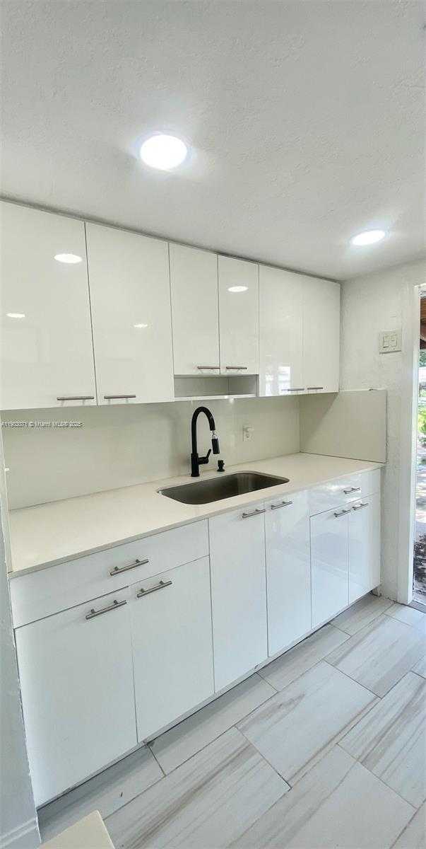 Small Image of 2024 NORTH EAST 183RD ST, North Miami Beach Number 9