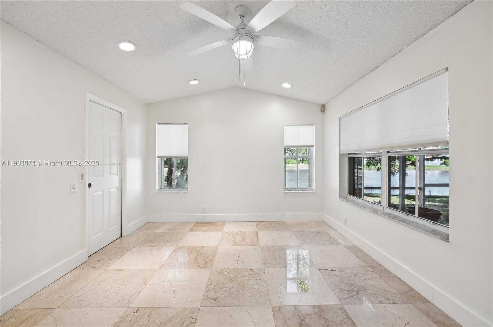 Imagen de Pequeño Objeto