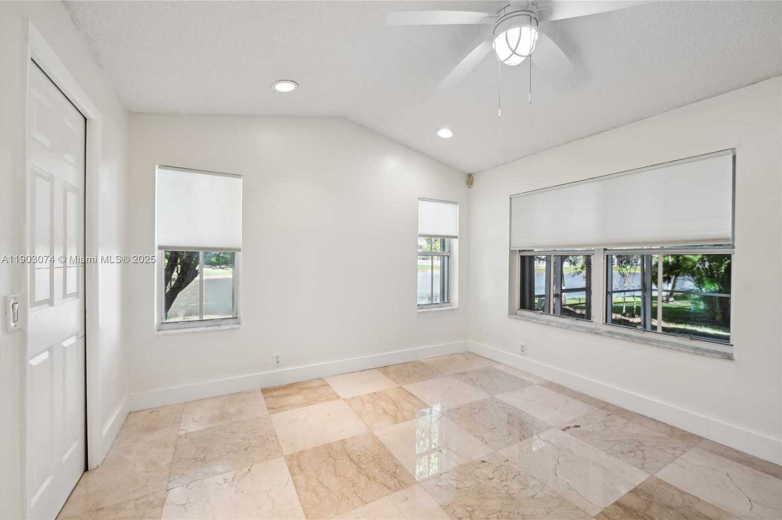 Imagen de Pequeño Objeto