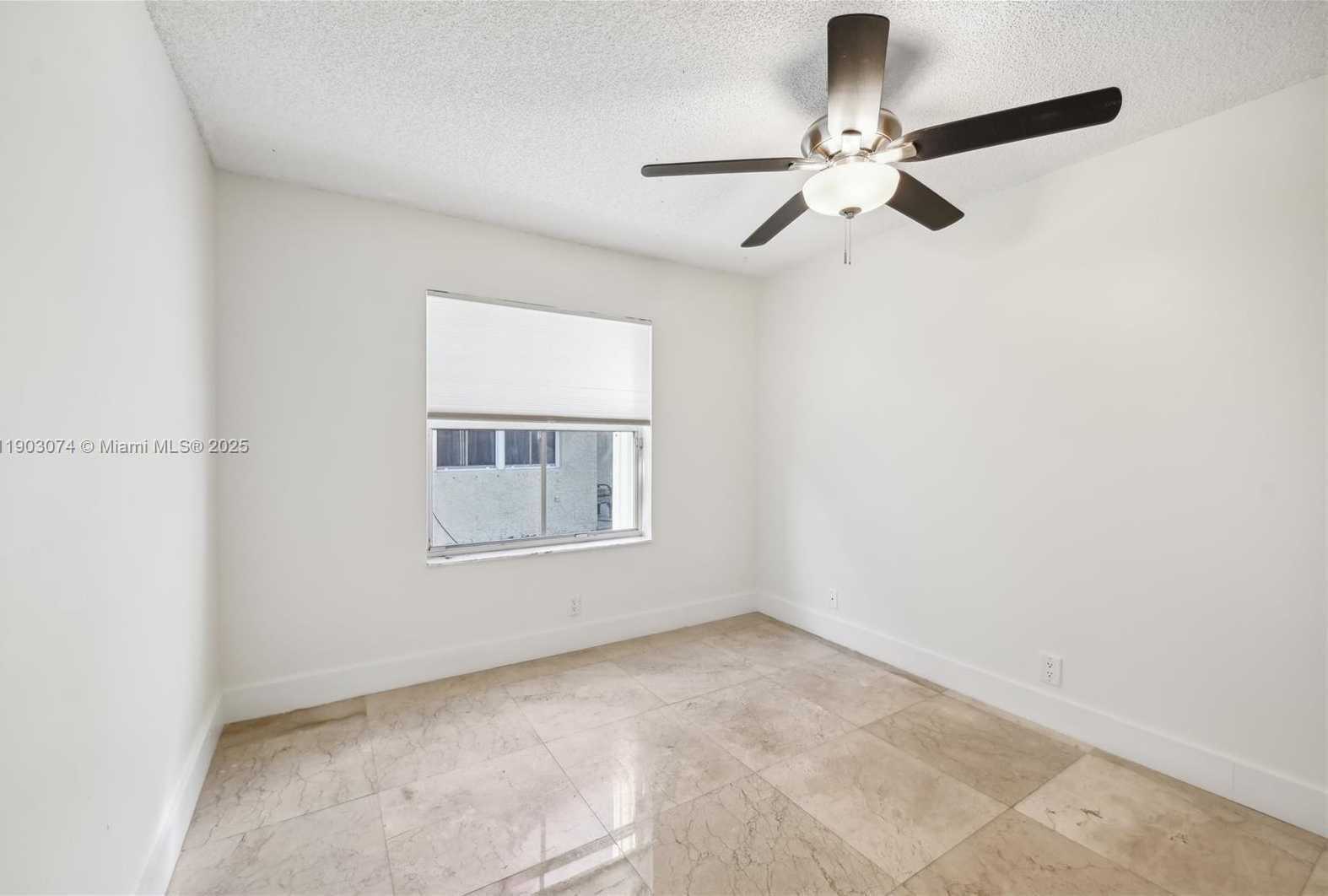 Imagen de Pequeño Objeto